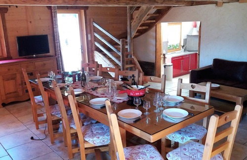 Hauteluce Chalet De Esquí | Tradicional chalet confort de 4 estrellas para 10 personas con SPA