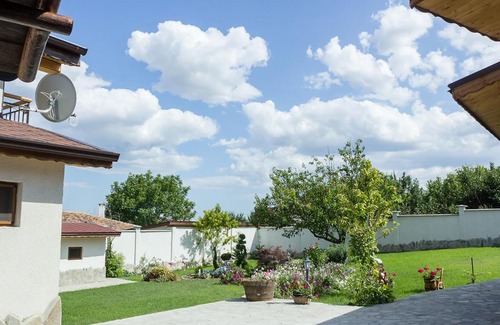 Kalimantsi Casa | Traditional Bulgarian House + Pool, Sauna and Garden
