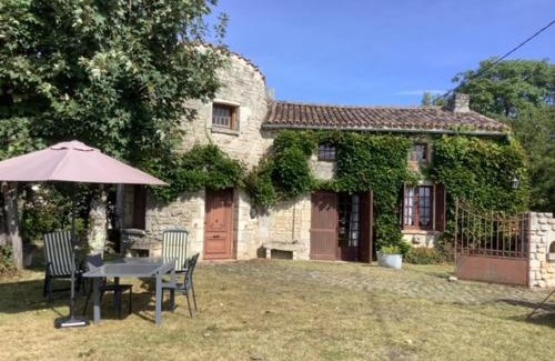 Balanzac Casa | Traditional Charentais cottage in countryside 25 minutes from Royan