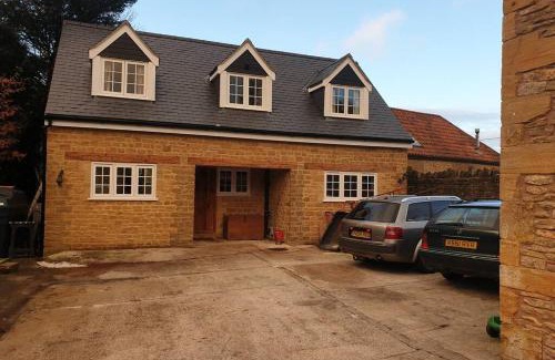 East Coker Casa | Traditional coach house in rural private estate.