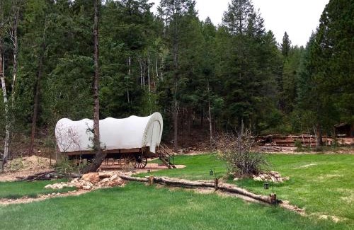 Alton Casa | Traditional Conestoga Wagon Perfect for a Family Getaway near Zion National Park, Utah