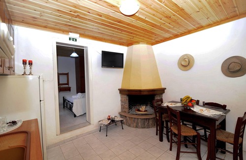 Antipernoi Cabaña | Traditional Cottage on the hillside of Antiperni