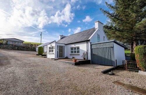 Donegal Casa | Traditional Cottage with Private Hot Tub in the Heart of Donegal
