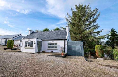 Donegal Casa | Traditional Cottage with Private Hot Tub in the Heart of Donegal