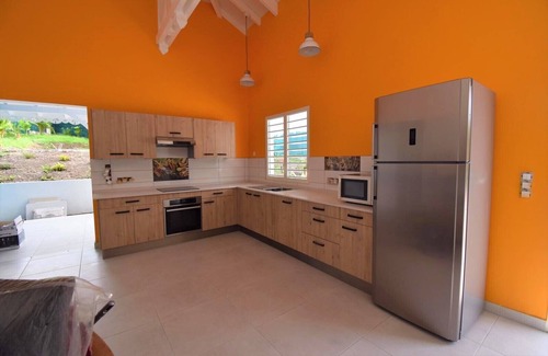 Sainte-Anne Villa | Villa-Créole-Tradicional-Vista a la Piscina-Baño para personas con movilidad ...
