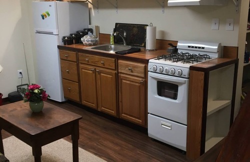Forest Hills Apartamento | Traditional decor, Near DT, Oakland, Monroeville, convenient to US OPEN