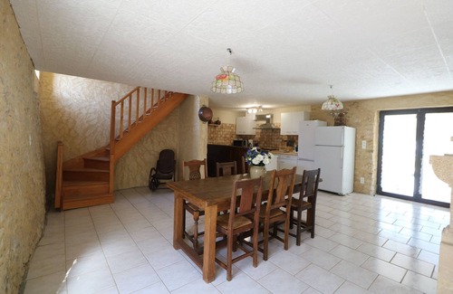 Pays-de-Belves Casa | Traditional dordogne stone house with private pool set in immaculate coutryside.