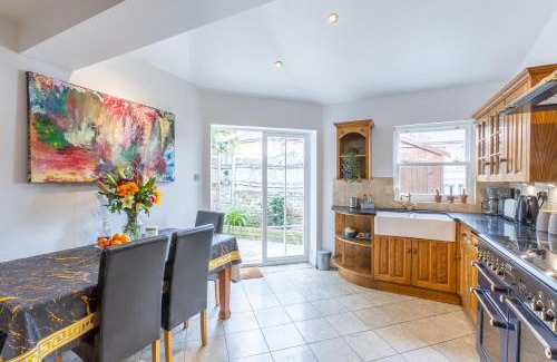 Plumstead Casa | Traditional English 4 bedroom home in Greenwich
