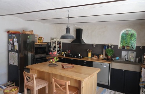 Sahune Otro | Traditional, family-run Provencal farmhouse