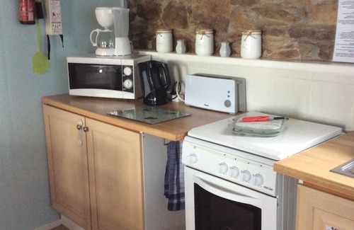 Saint-Mayeux Cabaña | Traditional Farmhouse Gite at the heart of Brittany (Sleeps 6 in 3 Bedrooms)