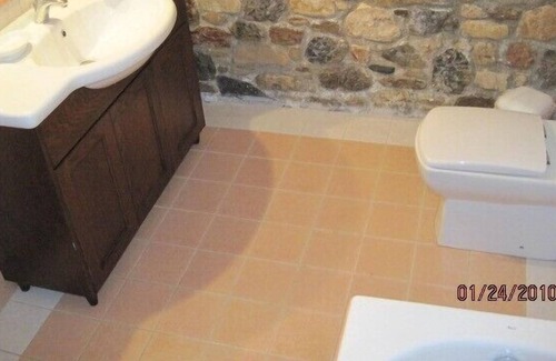 Kos Cabaña | Traditional Greek Stone Cottage set in quiet countryside.
