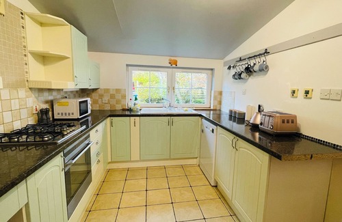 East Lewiston Cabaña | Traditional Highland Cottage Near Loch Ness-sleeps 6
