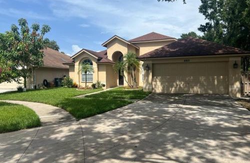 Town 'n' Country Casa | Traditional Home in Tampa