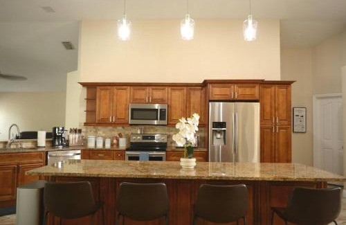 Town 'n' Country Casa | Traditional Home in Tampa