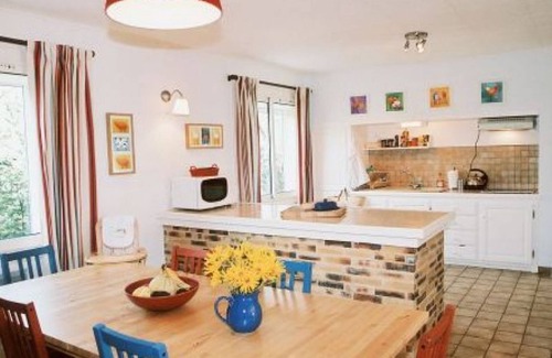 Concots Casa | Casa con un hermoso ambiente rural y piscina privada, amplios jardines y patio con terraza.