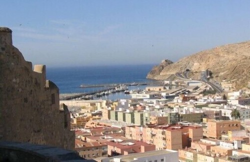 Almeria Centro Casa | Casa en zona histórica el puerto y el castillo ( en opcion parking sabanas)