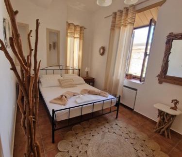 Skala Casa | Traditional House Meloi