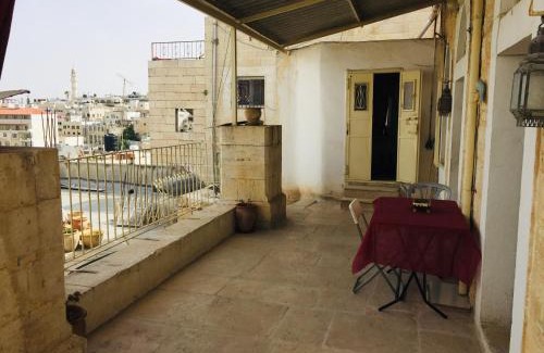 Bethlehem Apartamento | Traditional House with Amazing Veranda