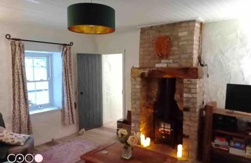 Enniskillen Casa | Traditional Irish Thatched Cottage
