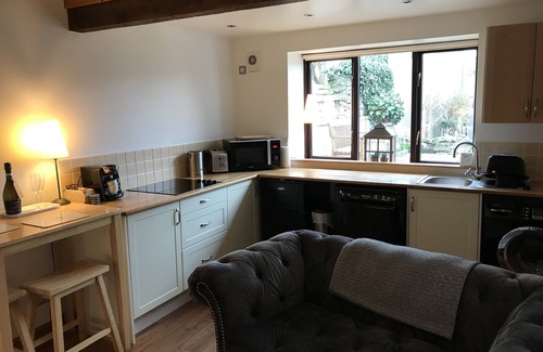 Crooklands Cabaña | Traditional Lakeland Hideaway Cottage for two, close to the Lakes and Dales