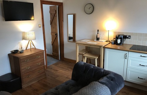 Crooklands Cabaña | Traditional Lakeland Hideaway Cottage for two, close to the Lakes and Dales