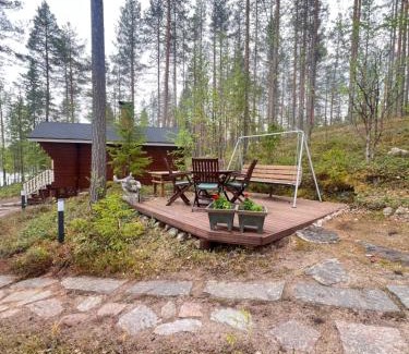 Sonka Chalet De Esquí | Traditional lakeside cottage