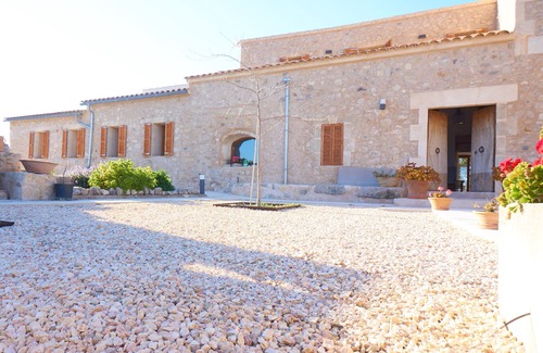 Manacor Cabaña | Finca mallorquina tradicional con magníficas vistas al mar y a la montaña.