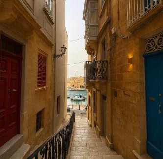 Cospicua Casa | Traditional Maltese Family Townhouse - Cospicua