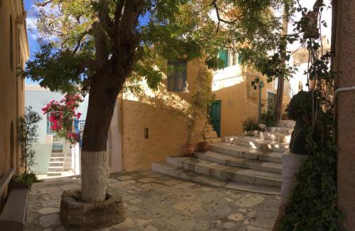 Ano Siros Casa | Traditional Medieval Stone house in "Ano Syros"