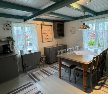 Gravdal Casa | Traditional Nordlandshus in Lofoten - Sea and Mountain View