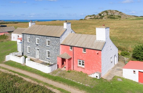 St Brides Cabaña | 2 bedroom accommodation in Whitesands, near St Davids