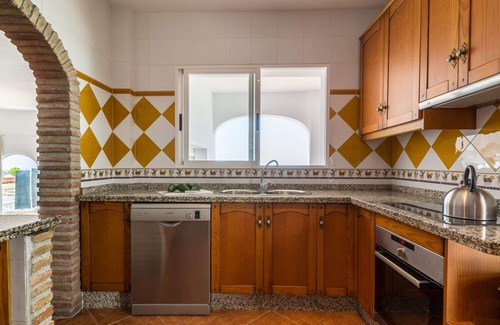 Salobreña Villa | Villa tradicional española con piscina privada climatizada y vistas increíbles.