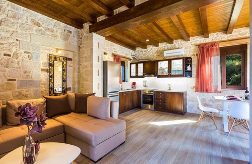 Prines Villa | Villa tradicional de piedra con piscina privada, vistas espectaculares, privacidad.