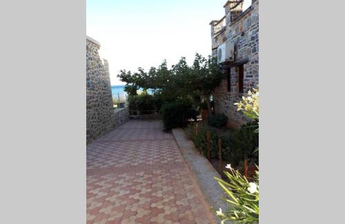 Gortyna Casa | Traditional stone house by the sea.