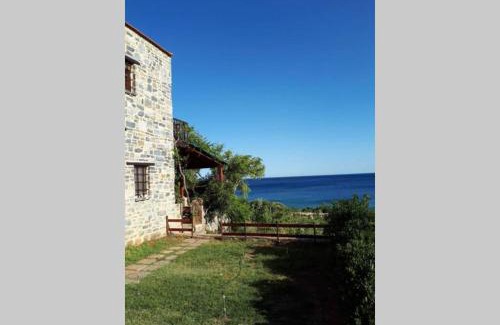 Gortyna Casa | Traditional stone house by the sea.