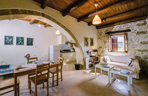 Latziana Otro | Traditional Stone House close to Beach and Chania city