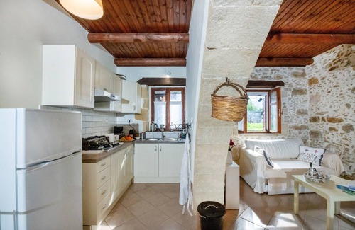 Latziana Otro | Traditional Stone House close to Beach and Chania city