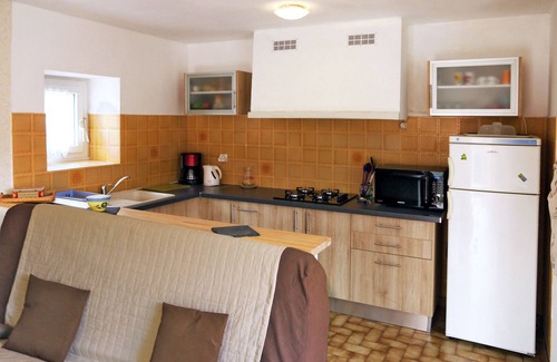 Lussan Casa | L'Establou, casa rural de piedra. Entorno auténtico y verde.