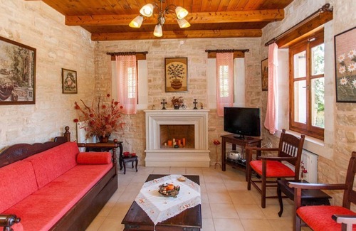 Prines Villa | Traditional Stone Villa Near Beach -free WI FI