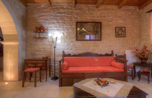 Prines Villa | Traditional Stone Villa Near Beach -free WI FI