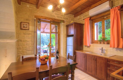 Prines Villa | Traditional Stone Villa Near Beach -free WI FI