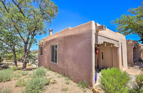 Santa Fe Apartamento | Traditional-style Adobe Casita - Walk to Dtwn