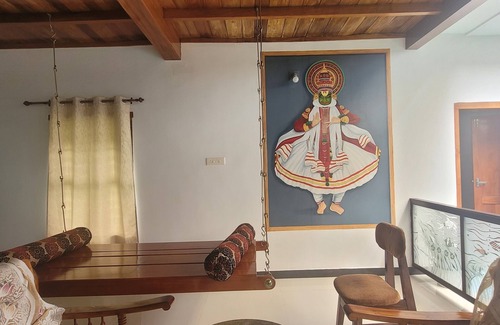 Chirayinkil Complejo | Traditional style resort with inside private swimming Pool