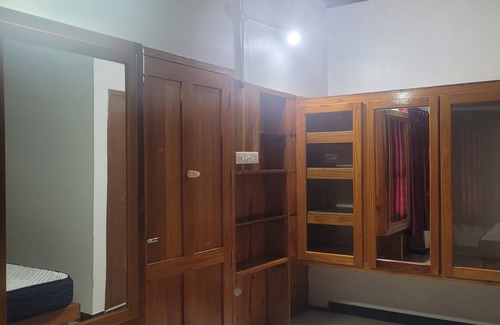 Chirayinkil Complejo | Traditional style resort with inside private swimming Pool