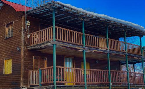 Lake Plastiras Apartamento | Traditional Wooden Apartment