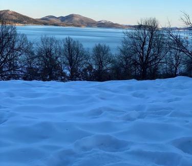 Lake Plastiras Apartamento | Traditional Wooden Apartment