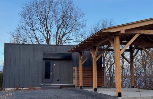 North Hero Cabaña | Tradstuga: modern lakefront tree cottage w/ sauna