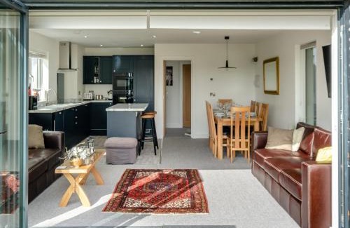 Newport East Casa | Trafalgar - Uk44982