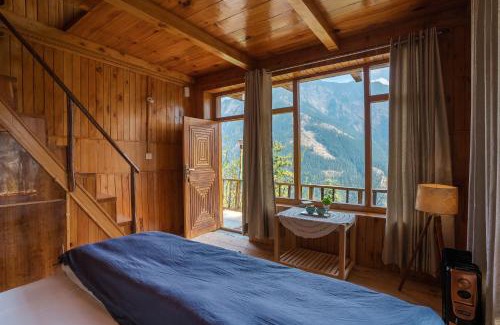 Banjar Apartamento | Tragopan Chalet's - Cedar Cottage with attic & balcony
