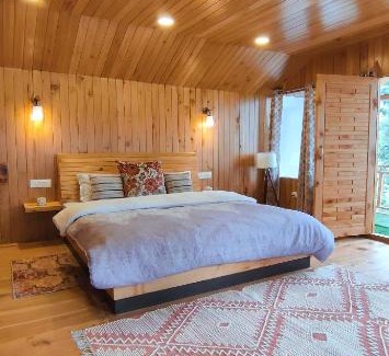Banjar Cabina | Tragopan Chalet’s- Oak Luxury Cabin with balcony